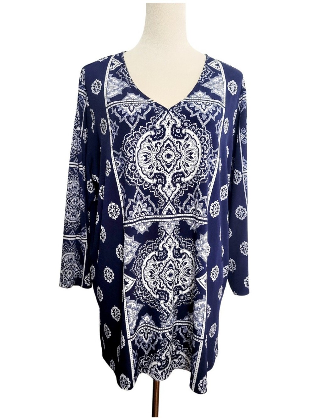 Susan Graver Size 1X Liquid Knit Navy Paisley Tunic Top V-Neck Stretch Plus Size - Picture 2 of 13
